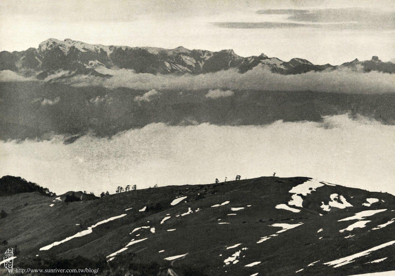 審馬陣草原與雪山聖稜線 圖片取自《台灣の山と蕃人》(1937年，田中薰)
