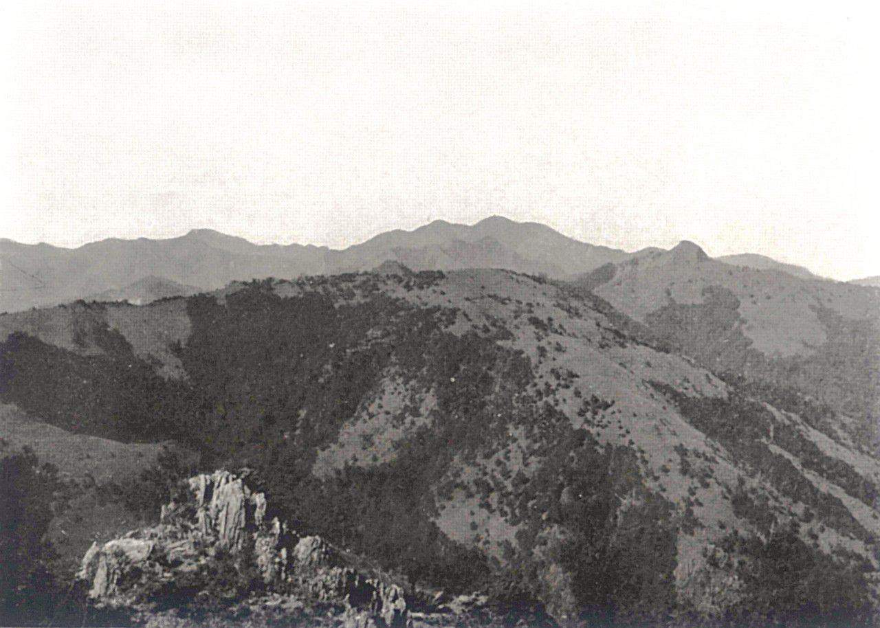 達芬尖山與南二段山稜  圖片取自《台灣的山》(1934年)