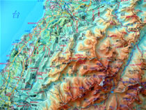 立體地形圖：新竹．苗栗．雪山山脈